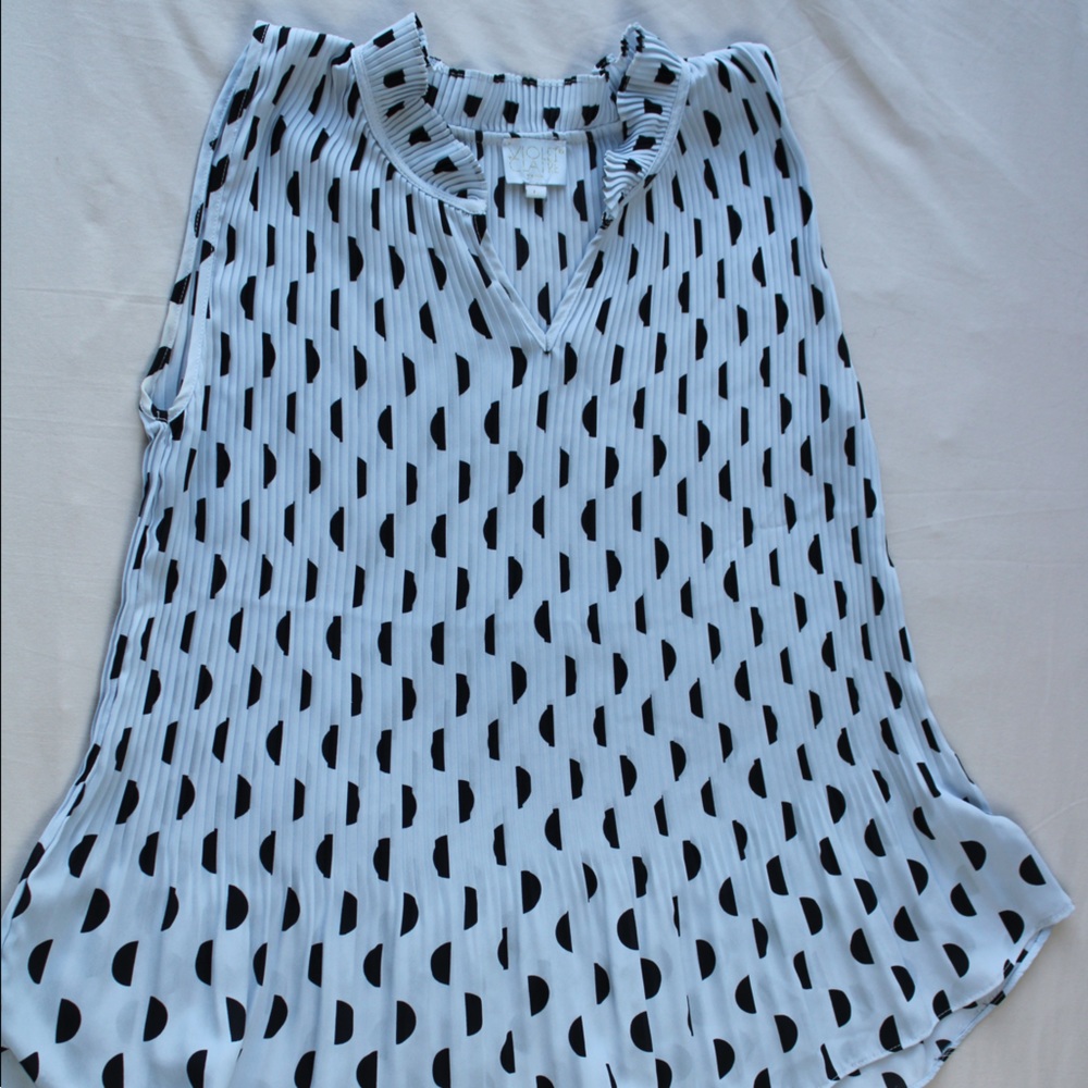 Black and White Semi Circle Ruffle Sleeveless Blouse with Collar